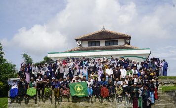 Mencari Barokah dan Ridho Allah SWT dengan Wasilah Ziarah Kepada Waliyullah
